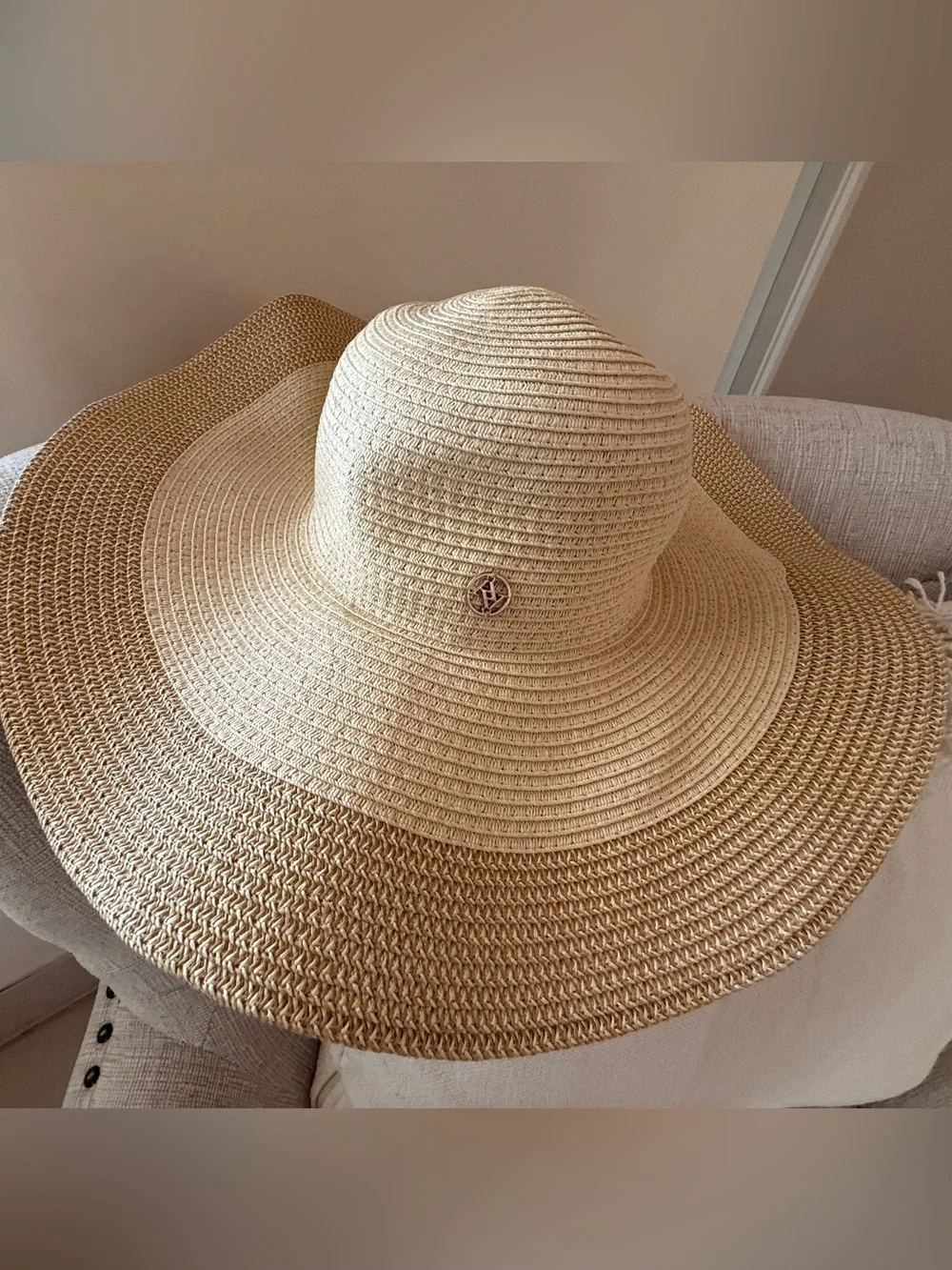 Adrienne Vittadini lightweight beige